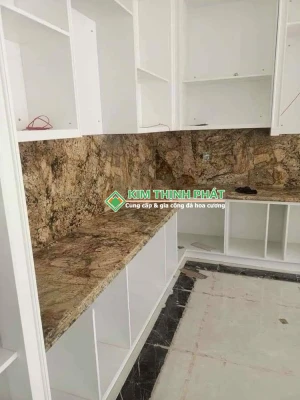 Bàn Bếp Đá Vàng Alaska