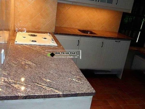 Bàn Bếp Đá Vàng Anh Quốc