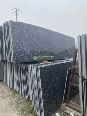 Giá Đá Đen Nhiệt Đới