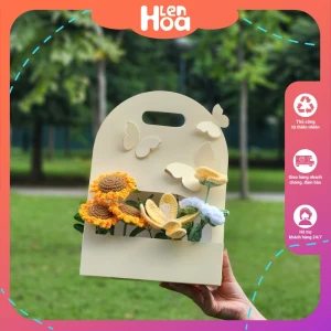 Giỏ hoa hướng dương bằng len màu vàng sang trọng