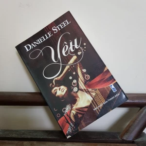 Yêu Danielle Steel (NXB Thanh Niên)