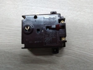 Rơle nhiệt độ bình nước nóng Ariston