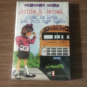 Junie.B.Jones và chiếc xe buýt bốc mùi ngớ ngẩn - Sách Cũ ABC