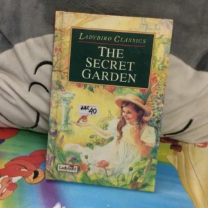 The Secrect Garden - Frances Hodgson Burnett (Ladybird Classics) - Sách Cũ ABC