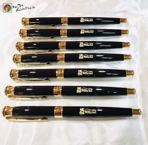 Dịch vụ khắc tên lên bút ký