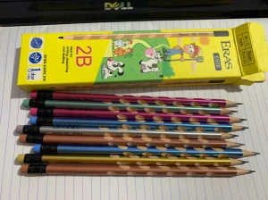 Bút chì gỗ 2B Eras định vị 3 cạnh E609