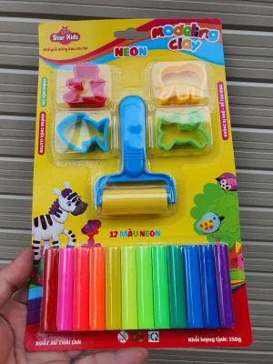 Đất nặn Star Kids 150g 12 màu 5 dụng cụ