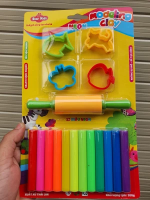 Đất nặn Star Kids 200g 12 màu 5 dụng cụ