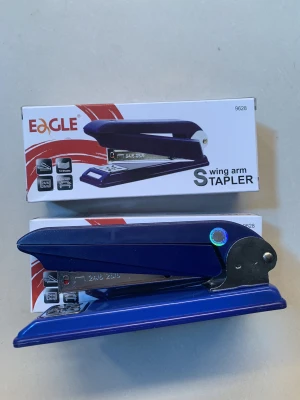 Máy bấm kim số 3 Eagle xoay 9628