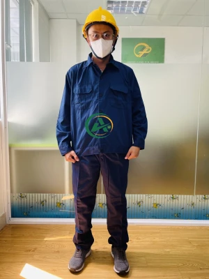 Áo quần kaki màu xanh dương