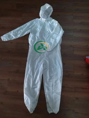 Áo quần phòng sạch vải poly tĩnh điện ( trắng + xanh). Loại liền thân - CÔNG TY CỔ PHẦN THIẾT BỊ XÂY DỰNG GIA PHAN