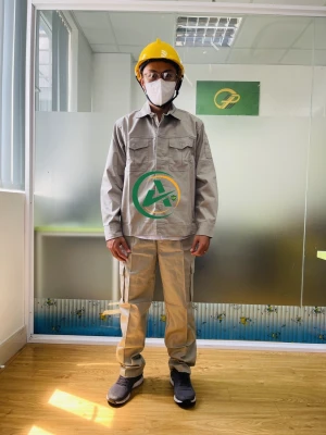 Áo quần vải kaki ghi xám quần túi hộp