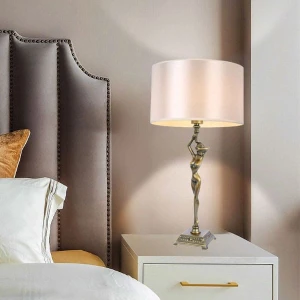 Đèn để bàn bằng đồng thân hình người, chao vải sang trọng HP-DBD5275