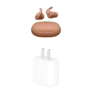 Bộ Beats Fit Pro x Kim K trong sa mạc Dune với sạc nhanh USB-C 20W của Apple