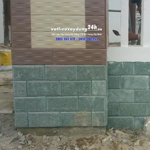 Đá băm xanh rêu 10x20 soi cạnh