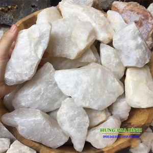 Đá thạch anh vụn rải nền móng nhà