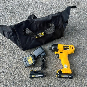 Máy khoan vặn vít động lực pin 10.8V Dewalt DCF805C2A-B1