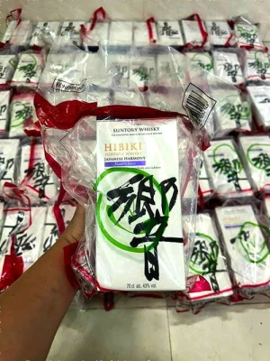 Rượu Hibiki Master Select Xách Tay