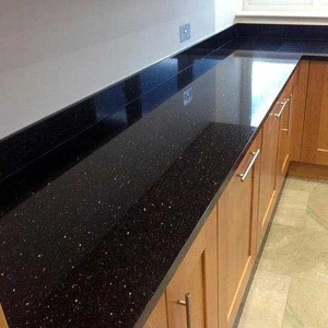 Thi công mặt bàn bếp đá Kim Sa Trung