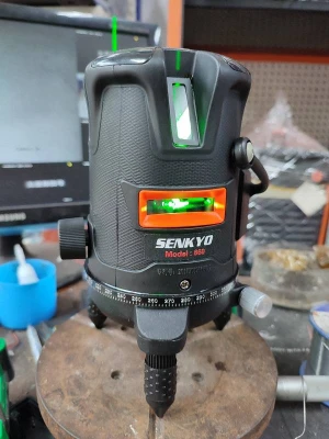 Máy cân bằng laser Seikyo