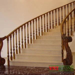 Cầu thang ốp đá marble Crema Marfil