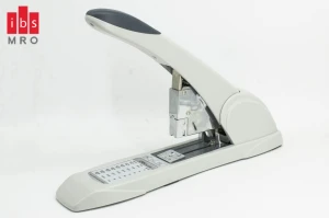 Dập ghim đại Deli 0395 (240 tờ)