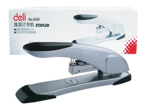 Dập ghim trung Deli 0391 (60 tờ)