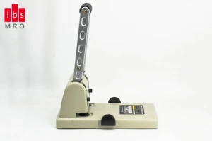Đục lỗ 100 tờ Deli 130