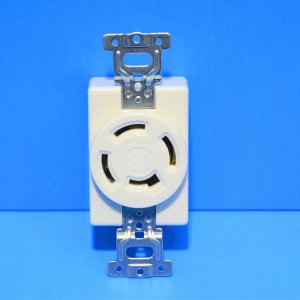 WF2420 Ổ cắm Locking công nghiệp Panasonic 250V 20A 2P Ground