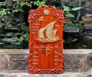 Đốc lịch gỗ Thuận Buồm Xuôi Gió