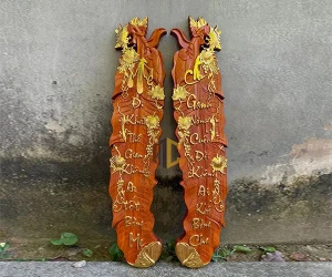 Tranh gỗ câu đối cha mẹ lá chuối