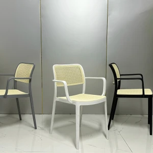 Ghế Cafe Nhà Hàng Nhựa Giả Mây Có Tay HOLLY