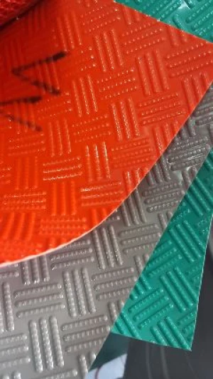 THẢM NHỰA BA QUE