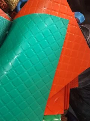 THẢM NHỰA NÚT VUÔNG