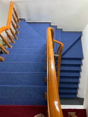 Thảm Cuộn Một Màu Cầu Thang