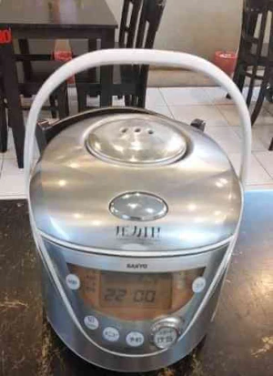 NỒI CƠM ĐIỆN nội địa nhật SANYO MẶT QUỶ 1 LÍT