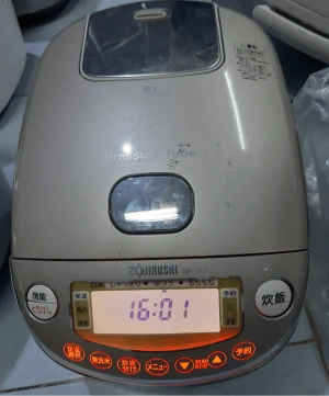 Nồi cơm điện nội địa nhật Zojirushi NP - LA10