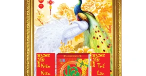 Lịch Gỗ Cao Cấp 2025 Khung Đơn Vàng (48x73 cm) - Đôi Chim Công - In Quảng Cáo Logo Theo Yêu Cầu