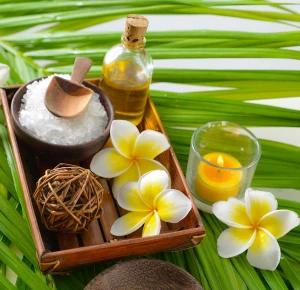 Tranh Spa diụ nhẹ cùng hoa sứ vàng