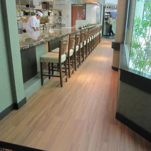 Sàn gỗ Robina 12mm bản lớn