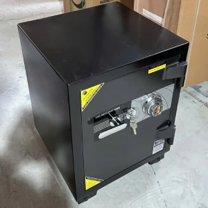 Két sắt TOKYO TKO68C cơ đổi mã chống cháy cho gia đình công ty màu đen