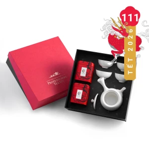 Set quà tết ý nghĩa gồm trà, ấm chén và hạt