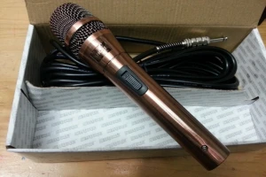 MICRO KARAOKE SHURE PG 8.2 GIÁ RẺ ( MICRO CÓ DÂY )
