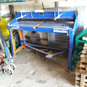 Máy Cắt Tôn đạp chân