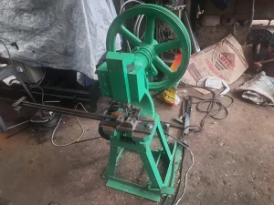 Máy đột dập, Đột lỗ