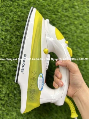 Bàn là hơi Sunhouse SHD2067, Công suất 1800W, Mặt bàn là phủ chống dính Ceramic, 2 chế độ phun hơi và phun nước tiện dụng, Bảo hành 12 tháng