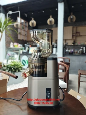 Máy ép trái cây Elmich Famco 9701FC - Công suất 180W, Dung tích 1 lít, Tốc độ vòng quay 50 vòng/phút, Bảo hành 12 tháng