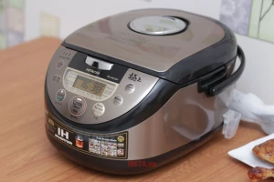 Nồi cơm điện tử Hitachi RZ-JHE18 (RZ-JHE18YN) 1.8L