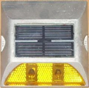 Đinh Nhôm Gắn Mặt Đường Dùng Năng Lượng Mặt Trời (1 Mặt)