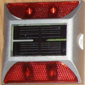 Đinh Nhôm Gắn Mặt Đường Dùng Năng Lượng Mặt Trời